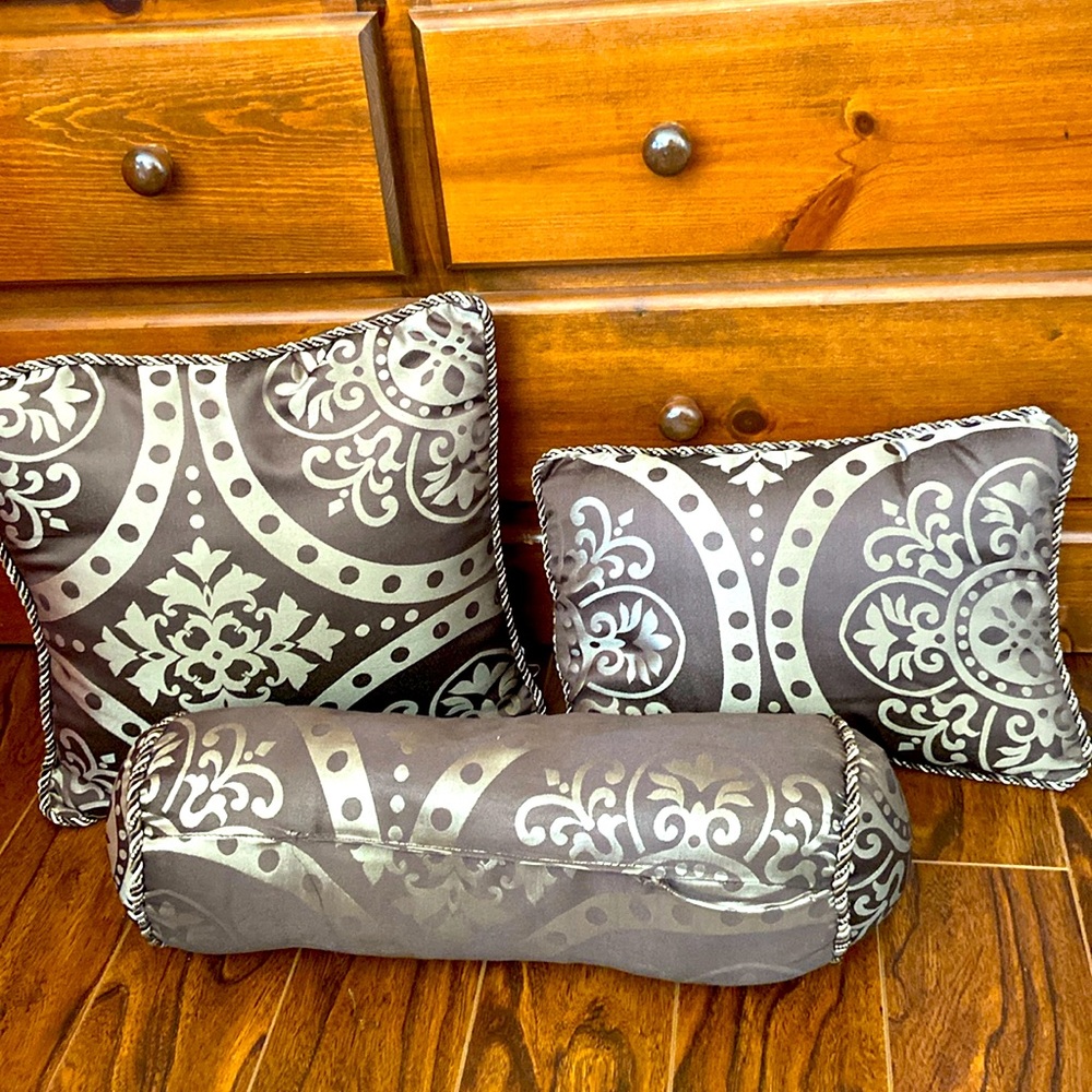 Set of three bed cushions